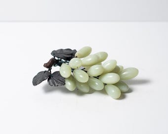 Jade Alabaster Light Green Grapes with Leaves, Retro 1960's Decor