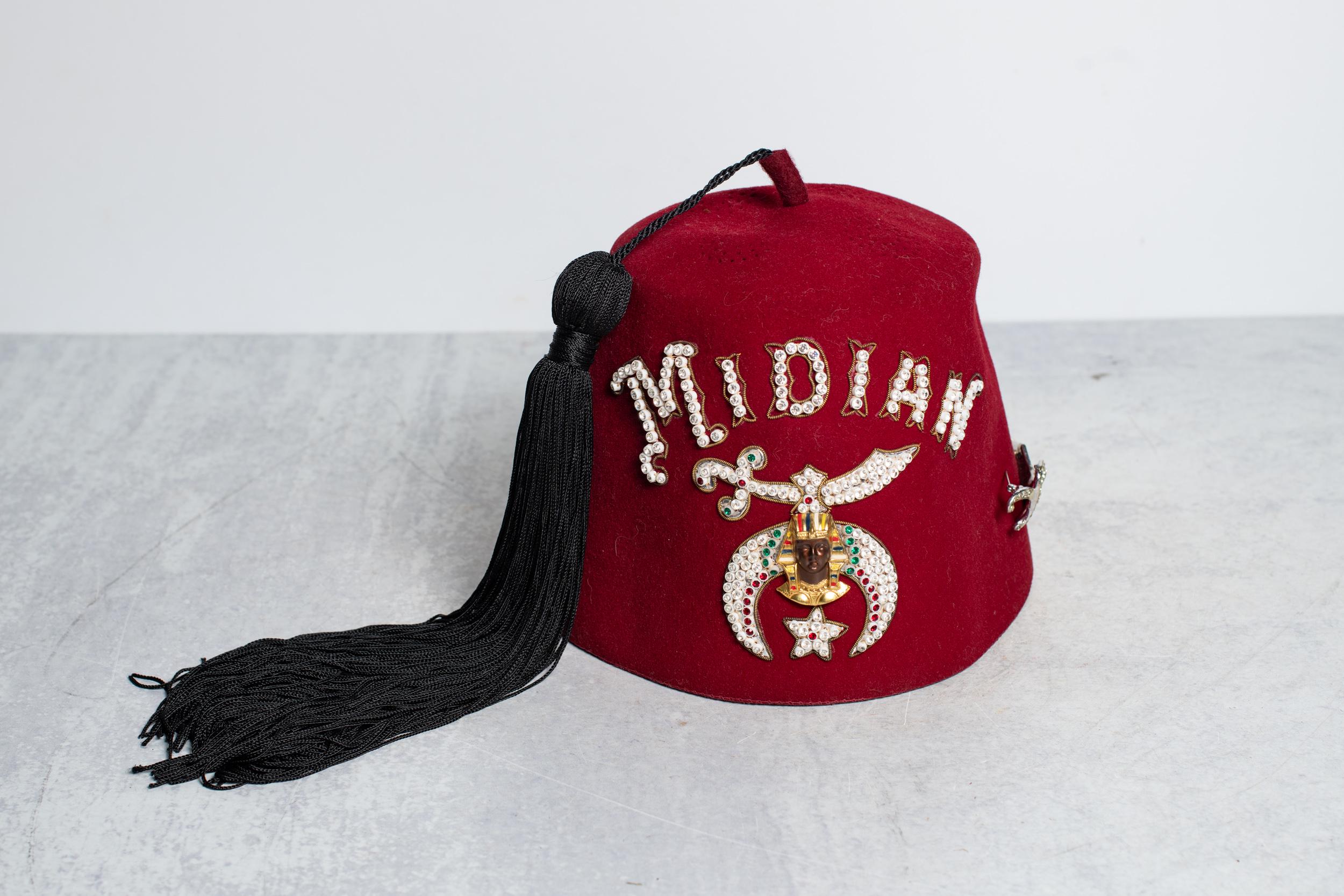 Vintage 1950s–1960s Shriner’s Antioch Hat – Maroon Fez with Tassel Shriner Fez Bedouin Temple Masonic Cap Hat With Tassel  main image 2