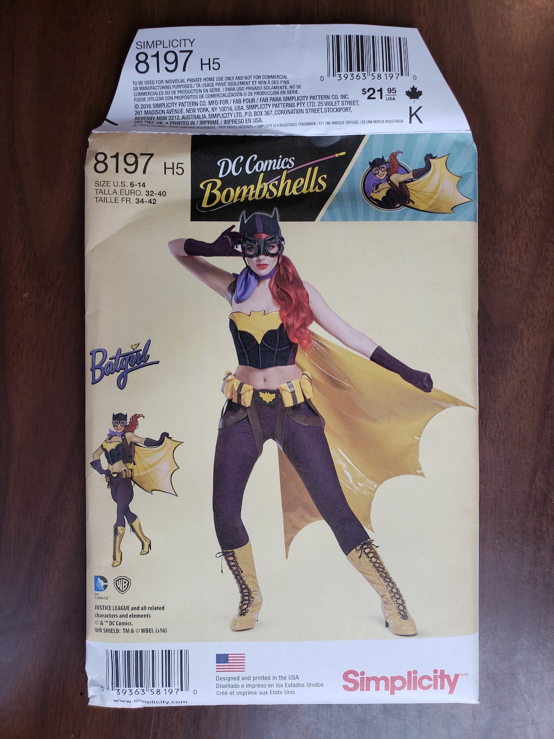 Patron De Couture Simplicity – DC Comics Bombshells : Batgirl / Batwoman – Tailles 34 à 50