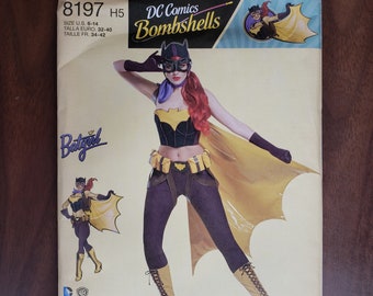 Patron Couture Simplicity DC Comics Bombshells Stargirl - Tailles 34 à 52 - Neuf