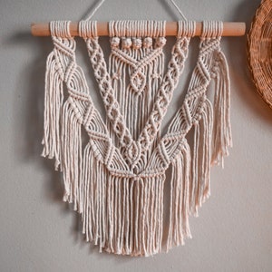Macrame Pattern | ‘WILLOW’ | Written PDF with photos by BerryandClove | Beginner Digital Wall Hanging Pattern | Instant download