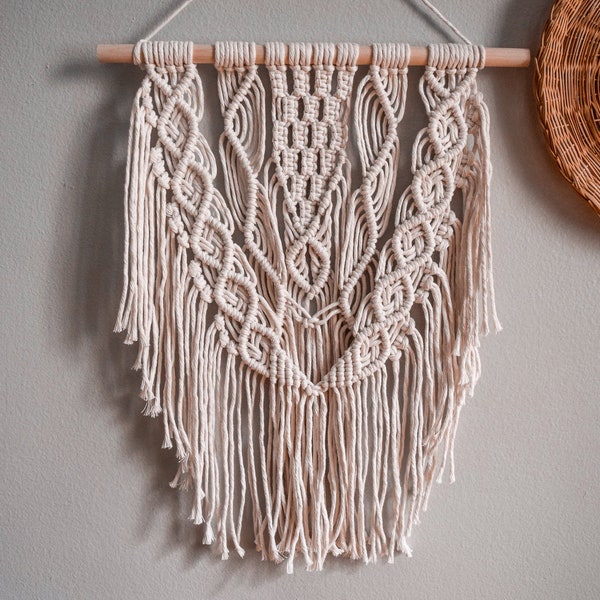 Macrame Pattern | Written PDF with photos by BerryandClove | Beginner Digital Macrame Wall Hanging Pattern | Instant download | “Sophie”