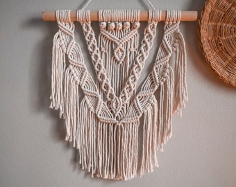 Macrame Pattern | ‘WILLOW’ | Written PDF with photos by BerryandClove | Beginner Digital Wall Hanging Pattern | Instant download