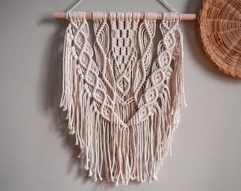 Macrame Pattern | Written PDF with photos by BerryandClove | Beginner Digital Macrame Wall Hanging Pattern | Instant download | “Sophie”