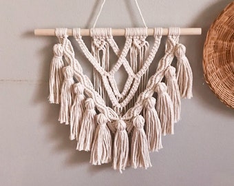 Macrame Pattern | ‘Aria’ | Written PDF with photos by BerryandClove | Beginner Digital Macrame Wall Hanging Pattern | Instant download