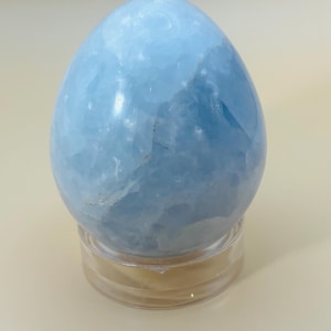 Blue Calcite Egg &gt; Soothing and Calming Properties