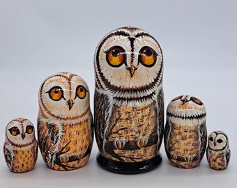 Búhos familia anidando muñecas 5.7" alto Matryoshka Hecho a mano 5 en 1 Hecho a mano en Ucrania Juguete de madera Colección de decoración del hogar