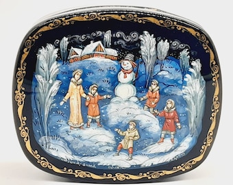 【値下げ】ロシアのパレフ漆器箱　スネグーラチカ雪娘 雪娘（スネグーラチカ）を描いたロシアのパレフ漆箱 - Etsy 日本