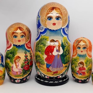 Hand Painted Nesting Dolls: &quot;Summer Love&quot; Matryoshka (5 in 1)