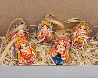 Ukrainische Mädchen Weihnachtsbaumschmuck Holzverzierungen Handbemalte Eier 5 Stück Set Handmade in der Ukraine Urlaub Spielzeug Home Raumdekor