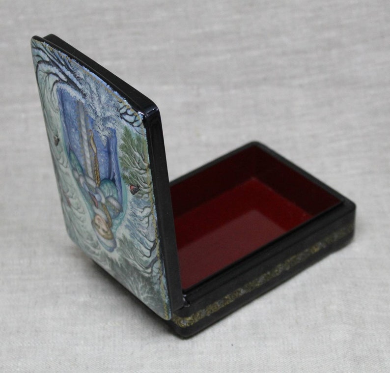 Snegurochka Kholui Jewelry box Laquer miniature Snowy girl Laquer box