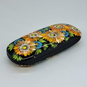 Petrykivka Glasses case Hand painted in Ukraine Artwork Flowers in art Eyeglass case flowers picture