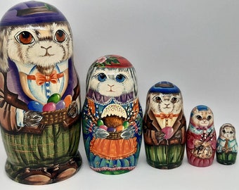 Muñecas rusas Matryoshka 5 en 1 con forma de conejito de Pascua y gato, arte popular ucraniano.