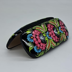 Glasses case Petrykivka Hand painted in Ukraine Artwork Flowers in art Eyeglass case flowers picture