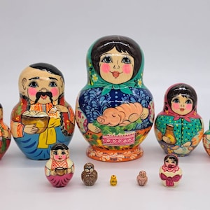 Poupées gigognes matriochka de 15 cm (6 po.) « Joyeuse famille ukrainienne » fabriquée à la main, jouet en bois 10 en 1