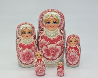 4" Nesting dolls 5 in 1 Ukrainian matryoshka Wooden toy for kids and home decor Russian doll Handmade in Ukraine