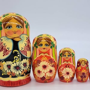 Poupées gigognes Matryoshka ukrainienne 5&quot; de haut, 5 en 1 Jouet en bois Fait à la main et peint en Ukraine set 6