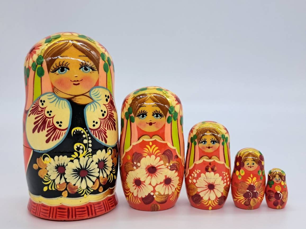 Nesting dolls Ukrainian matryoshka 5" tall, 5 in 1 Wooden toy Handmade and painted in Ukraine set 6