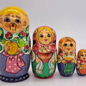 7 » Poupées gigognes ukrainiennes famille matryoshka Jouet en bois Poupées empilables Décoration intérieure 5 en 1 Fait à la main en Ukraine en 2022 par l’artiste Vlasenko