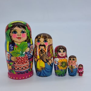 Nesting dolls, matryoshka  &quot;Ukrainian girl&quot; (4&quot;tall,5 pieces inside). Classic traditional matryoshka.