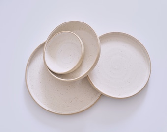 Service de vaisselle en céramique, vaisselle en grès faite main minimaliste, ensemble d'assiettes blanches