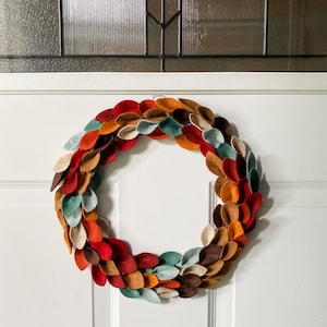 Fall Felt Leaf Wreath: Vibrant Autumn Door Decor
