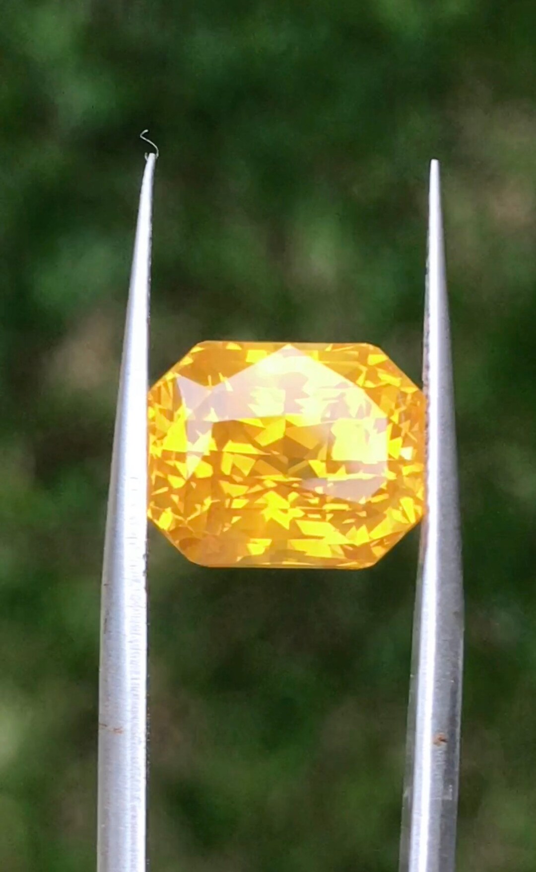 Heated outlet yellow sapphire