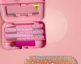 Bling Pink Aufbewahrungsbox - Bedazzled Stash Box Für Pre Rolled Zapfen Feuerzeug Rolling Papers - Reisegröße - Smoking Etui