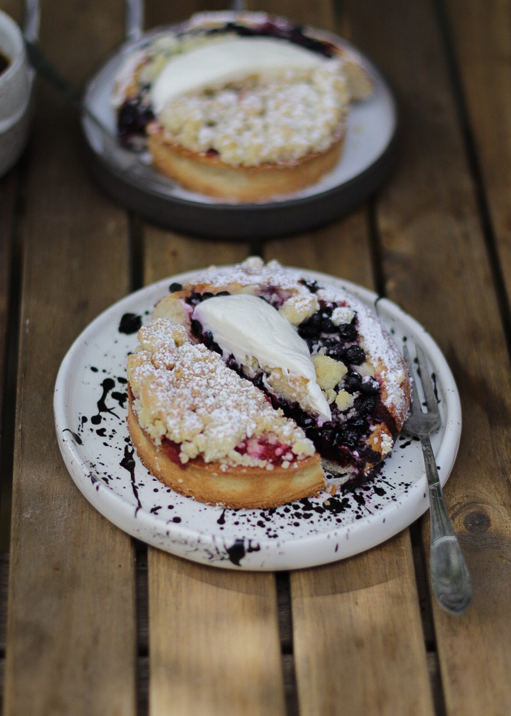 白黒陶器皿、モダンな食器、黒い斑点のある白い皿、ストーンウェア皿