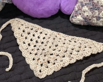 Bandana au crochet avec bords festonnés | Adorable bandana carré grand-mère au crochet pour l'été ou le printemps | Bandana extensible | Bandana cottage core