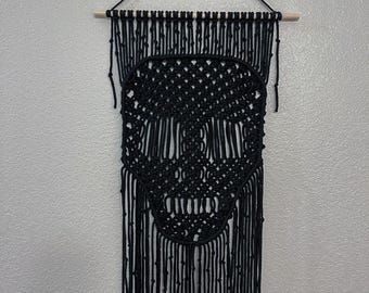 Tenture murale en macramé tête de mort | Décoration murale effrayante | Suspension murale noire