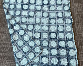 Couverture au crochet bleue Sunburst | Carré artisanal Sunburst pour grand-mère | Couverture au crochet