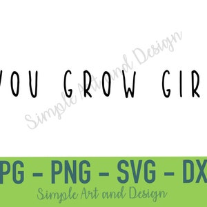 Może przedstawiać: Cyfrowy plik graficzny zawierający czarny tekst YOU GROW GIRL prostą czcionką bezszeryfową. Poniżej zielony poziomy pasek wyświetla tekst JPG - PNG - SVG - DXF w kolorze ciemnoniebieskim oraz napis Simple Art and Design poniżej.