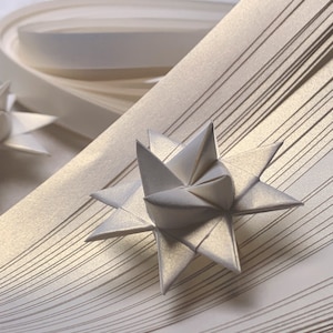 Strisce di carta Froebel Star Strips Moravian Strips - Bianco (60 strisce/confezione per 30 stelle), Strisce di carta metallizzata da 5 mm/10 mm, Alta qualità 130 GSM (Grammatura della carta)