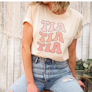 Retro Tia Shirt, Auntie Shirt, New Aunt Shirt, New Tia Shirt, Gift for aunt, pregnancy announcement, Christmas gift Tia,  Gift from