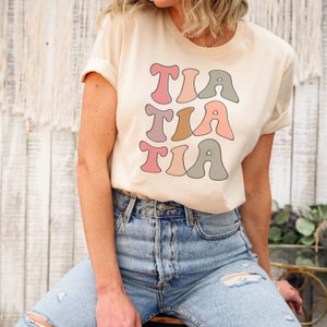 Retro Tia Shirt, Auntie Shirt, New Aunt Shirt, New Tia Shirt, Gift for aunt, pregnancy announcement, Christmas gift Tia,  Gift from niece