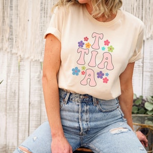 Retro Tia Shirt, Auntie Shirt, New Aunt Shirt, New Tia Shirt, Gift for aunt, pregnancy announcement, Christmas gift Tia,  Gift from