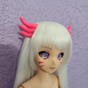 Smart doll neon pink queen dragon horns 3d resin printed.