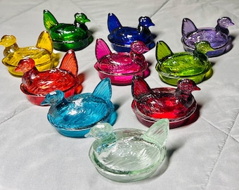 ミニサイズの入れ子式ニワトリ型ガラスボウル（蓋付き）***軽微な傷あり***スパイスやジュエリーホルダーとしても使用可能