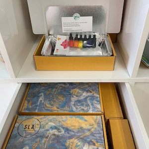 Suminagashi Japanisches Marmorier-Kunst-Kit Erstellen Sie 16 + Teile Tolle Geschenke Team-Gebäude Online-Video! Geschenk Geburtstag Freund Have a Virtuelle Party!