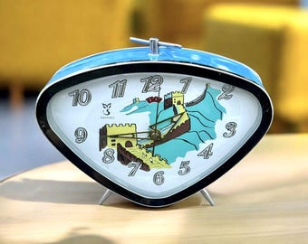 Vintage 60s Sanmao Alarm Clock: Retro Great Wall of China
