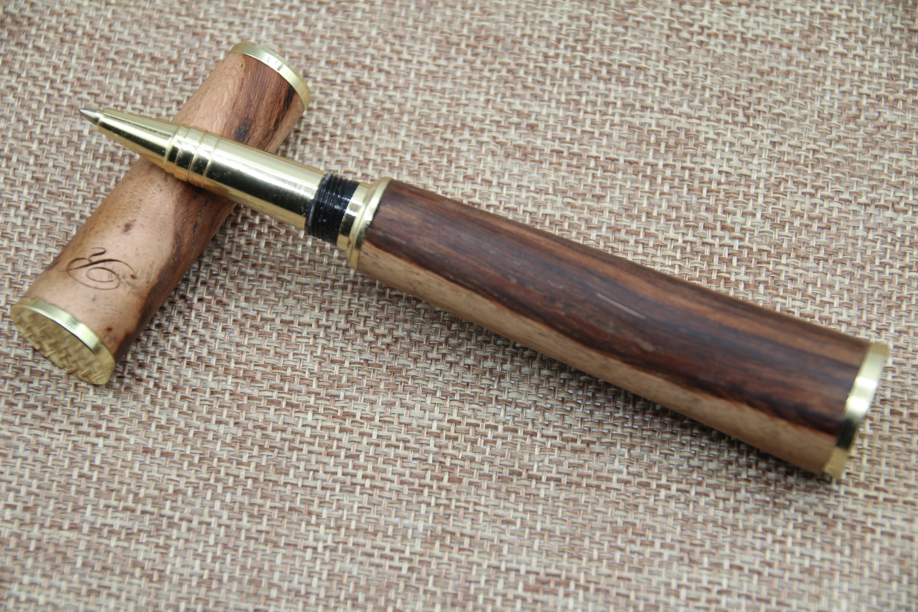 stylo Roller Personnalisable en Cep de Vigne. | Collection Un Arbre Deux Vies