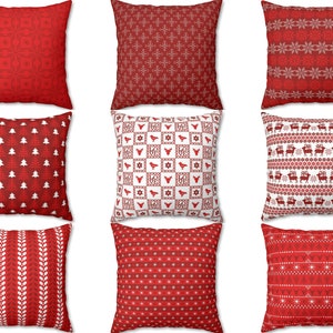 Puede incluir: Nueve cojines cuadrados con varios patrones navide&ntilde;os rojos y blancos. Los dise&ntilde;os incluyen copos de nieve, &aacute;rboles de Navidad, renos y formas geom&eacute;tricas. Los cojines son cuadrados y de tela suave.
