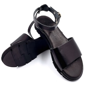 Schwarze Riemchen Ledersandalen für Frauen, Griechische Ledersandalen mit Riemen, Riemchensandalen zum Aufschieben, Flache Riemchensandalen aus Leder für Frauen