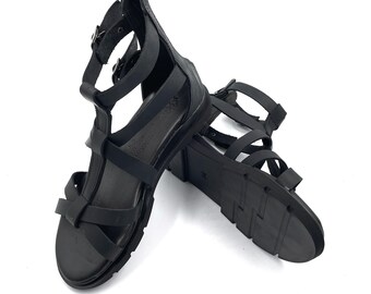 【J21920】The Gladiators Monkey Depot - Boxed Figure: Kaustic Plastik Gladiator