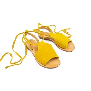 Sandalias griegas de cuero para ella, sandalias elegantes de cuero amarillo, sandalias planas con cordones para mujer, sandalias de cuero con cordones para regalo de verano. imagen 6