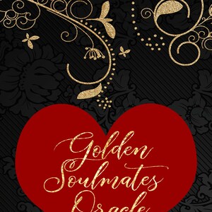 Może przedstawiać: Dekoracyjny wz&oacute;r z czerwonym sercem z napisem "Golden Soulmates Oracle" w złotym skrypcie. Tło jest czarne z kwiatowym wzorem i złotymi brokatowymi akcentami.