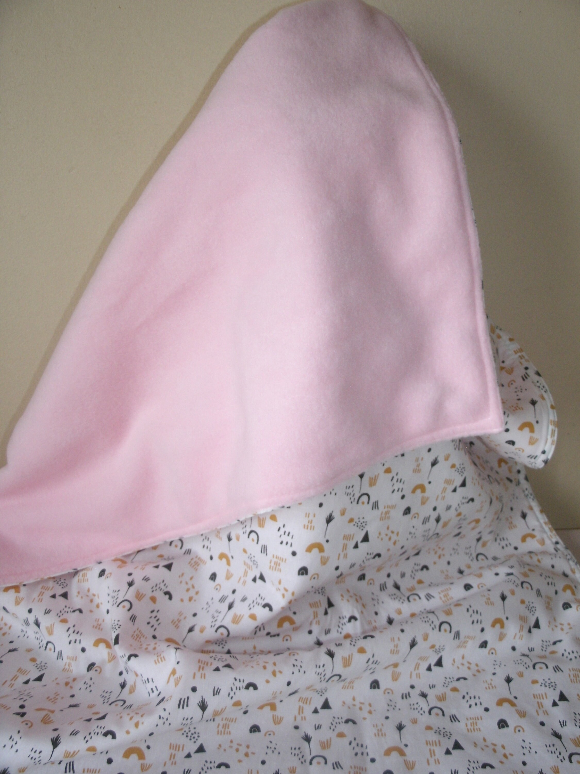 Couverture Bébé Un Côté Tissu et L'autre Polaire Rose ou Bleu Très Doux Fille Garçon