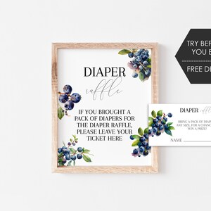 K&ouml;nnte beinhalten: Ein gerahmtes Schild und eine passende Karte f&uuml;r eine Windelverlosung, mit Aquarellillustrationen von Blaubeeren und Gr&uuml;nzeug. Das Schild tr&auml;gt die Aufschrift "DIAPER raffle" und enth&auml;lt Anweisungen. Ein schwarzes Sechseck mit wei&szlig;em Text sagt "TRY BEFORE YOU BUY FREE DEMO."