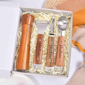 Engraved Wooden Spoon and Peeler Set, Personalized Kitchen Gift Box, Wooden Salt Pepper Grinder, Gift For Mom, Housewarming Gift